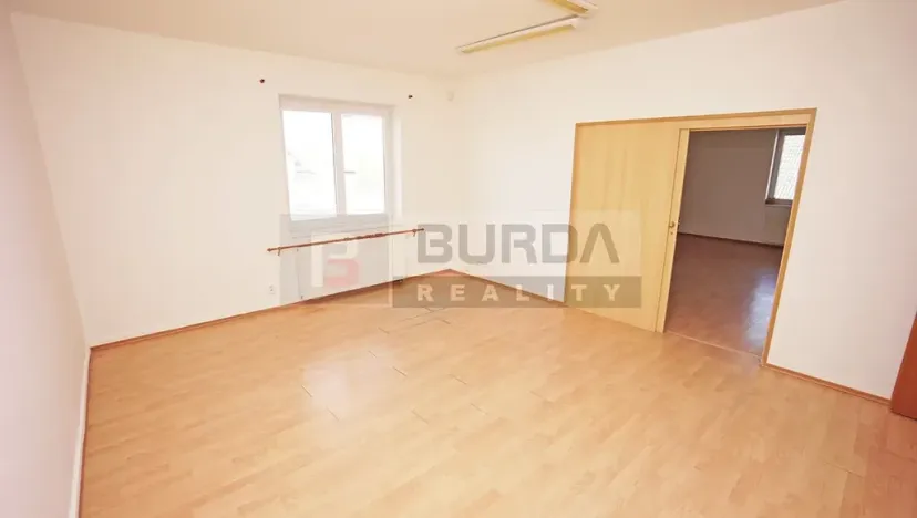 Pronájem kanceláře, Neratovice, 514 m2