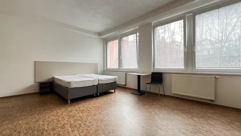 Pronájem bytu 1+kk, Praha - Smíchov, Křížová, 35 m2