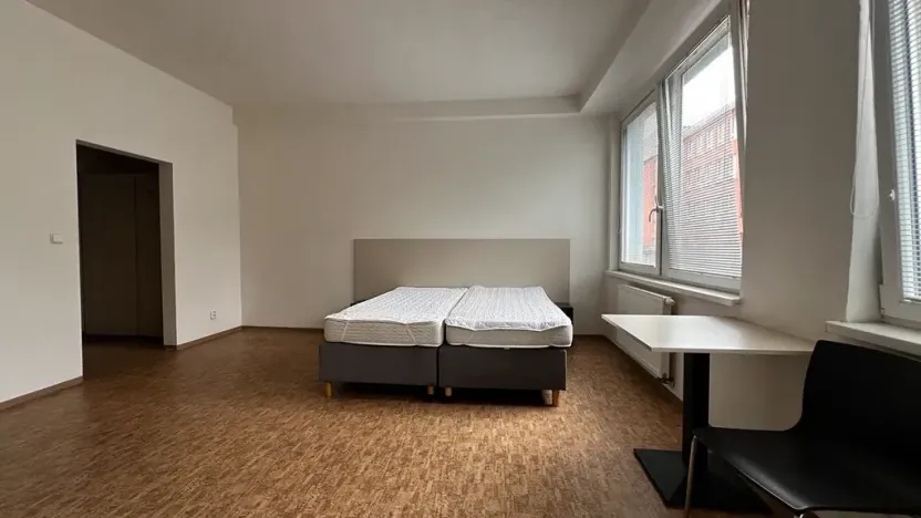 Pronájem bytu 1+kk, Praha - Smíchov, Křížová, 35 m2