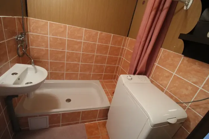 Pronájem bytu 2+1, Karlovy Vary, Krymská, 54 m2