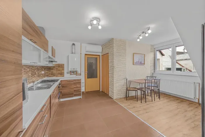 Prodej bytu 3+1, Teplice, U Hadích lázní, 73 m2