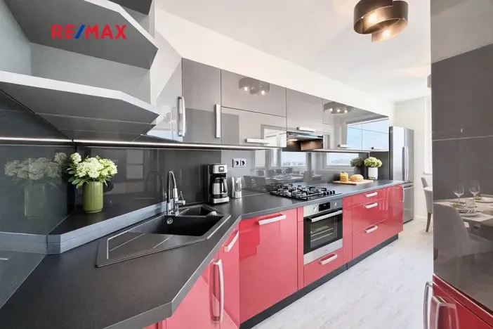 Prodej bytu 3+1, Kladno, Vašíčkova, 77 m2