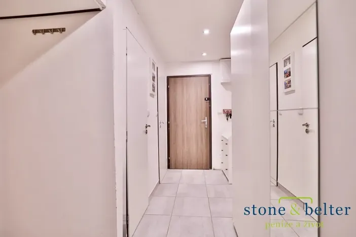 Pronájem bytu 2+kk, Praha - Kamýk, Smotlachova, 43 m2