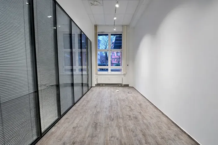 Pronájem kanceláře, Praha - Veleslavín, Na okraji, 215 m2