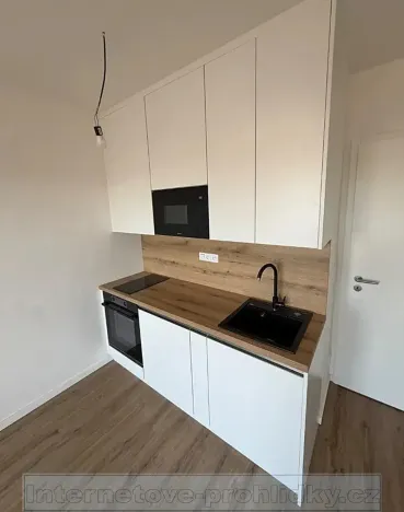 Pronájem bytu 1+kk, Kladno, Ke křížku, 25 m2