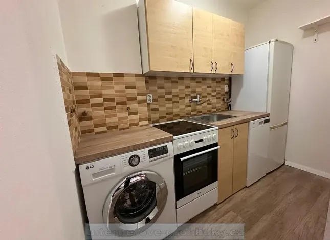 Pronájem bytu 1+kk, Praha - Dejvice, Kanadská, 27 m2