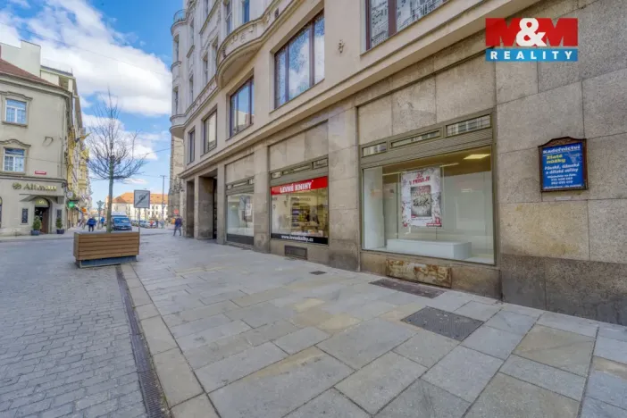 Pronájem obchodního prostoru, Plzeň - Vnitřní Město, Bedřicha Smetany, 304 m2