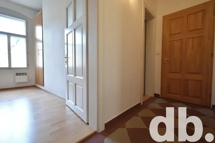 Pronájem kanceláře, Karlovy Vary, T. G. Masaryka, 75 m2