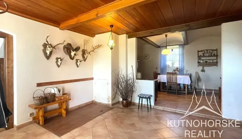 Pronájem chalupy, Čestín, 350 m2