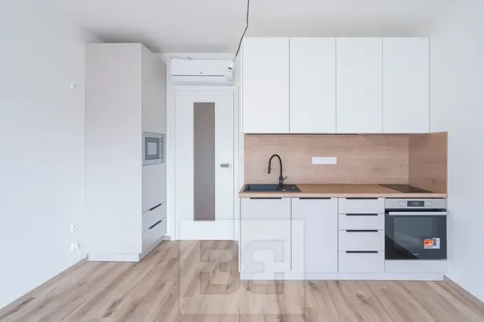 Pronájem bytu 1+kk, Praha - Hloubětín, Poděbradská, 32 m2