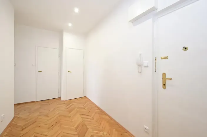 Pronájem bytu 1+kk, Praha - Nusle, Čiklova, 30 m2