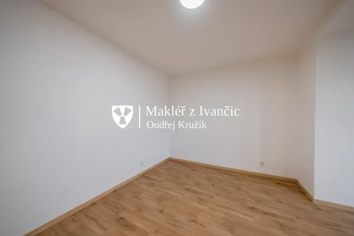 Pronájem bytu 1+kk, Dolní Kounice, Masarykovo náměstí, 35 m2
