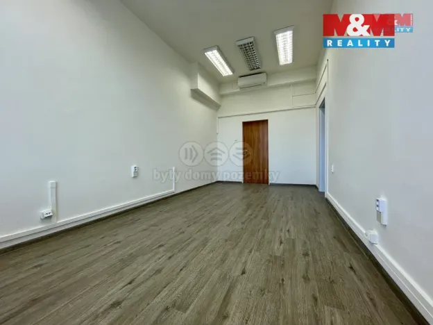 Pronájem obchodního prostoru, Praha - Nové Město, Karlovo náměstí, 95 m2