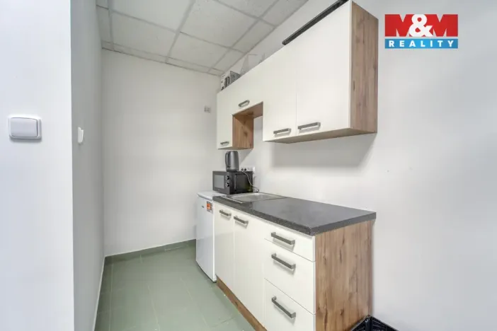 Pronájem skladu, Plzeň - Lobzy, Blatenská, 360 m2