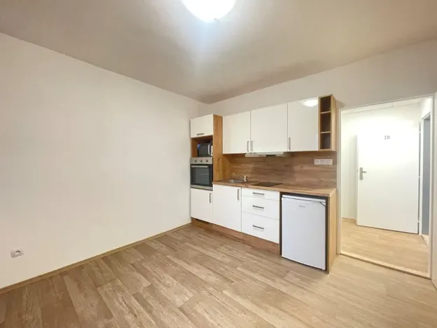 Pronájem bytu 1+kk, Staré Hradiště, U Pošty, 20 m2