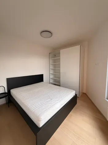 Pronájem bytu 1+kk, Praha - Strašnice, Michelangelova, 37 m2