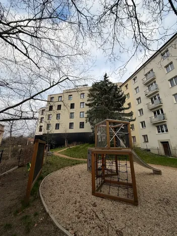Pronájem bytu 1+kk, Praha - Strašnice, Michelangelova, 37 m2