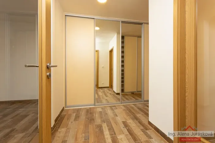 Pronájem bytu 1+1, Praha - Velká Chuchle, Nad Libří, 55 m2