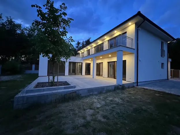 Prodej rodinného domu, Tři Dvory, 235 m2