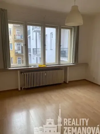 Pronájem bytu 1+1, Praha - Malá Strana, Šeříková, 34 m2