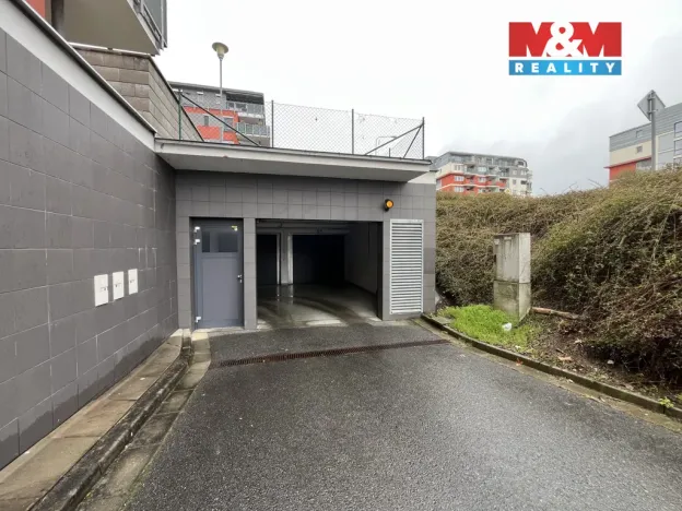 Pronájem garážového stání, Zlín, Zelinova, 14 m2