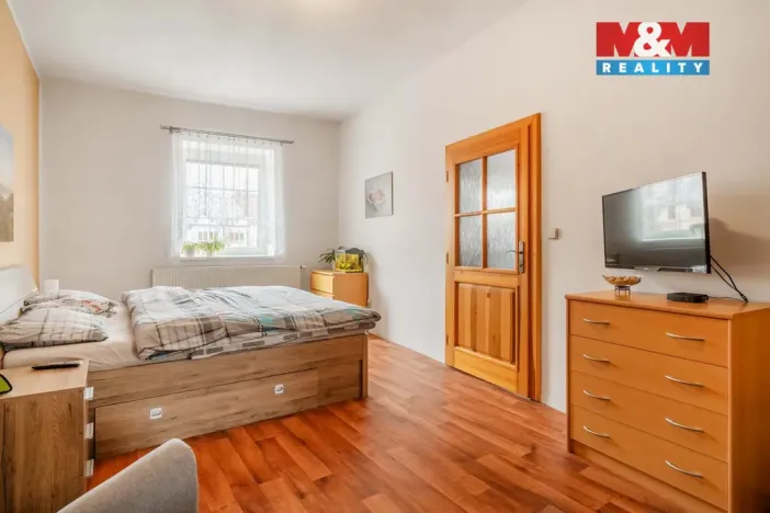 Prodej rodinného domu, Doksy, náměstí Republiky, 235 m2