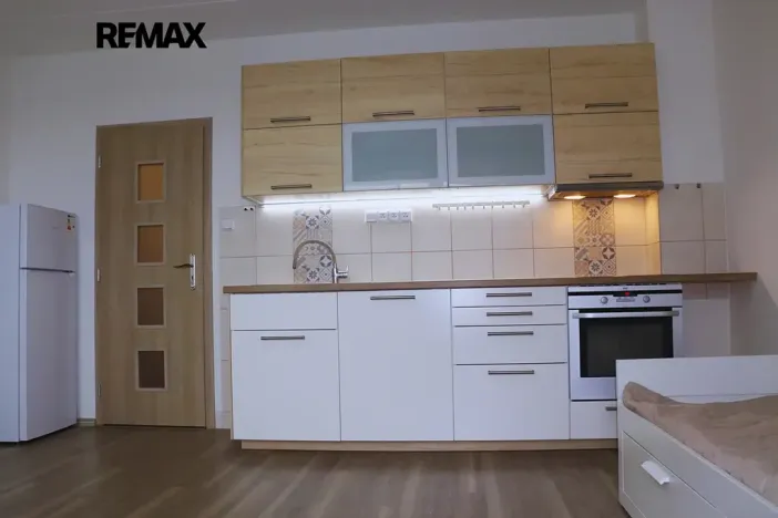 Pronájem bytu 1+kk, Plzeň, Plaská, 27 m2