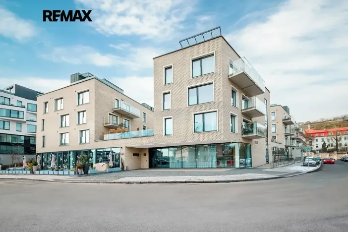 Pronájem bytu 1+kk, Praha - Smíchov, Kobrova, 43 m2