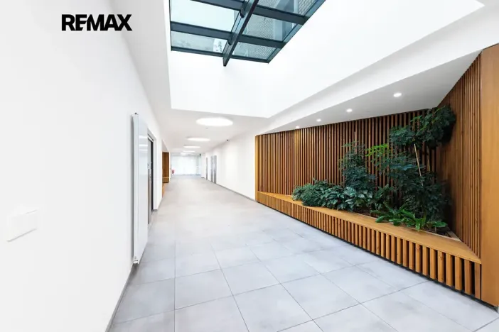 Pronájem bytu 1+kk, Praha - Smíchov, Kobrova, 43 m2