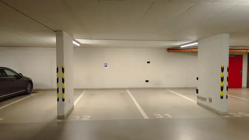 Pronájem garáže, Praha - Žižkov, Jeseniova, 13 m2