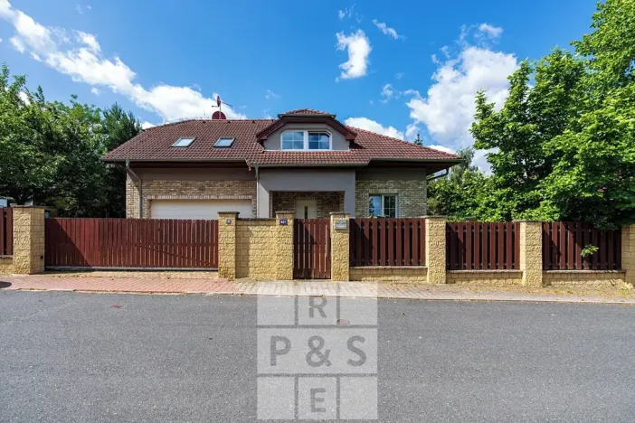 Prodej rodinného domu, Průhonice, Pod Valem II., 243 m2