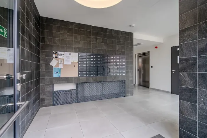 Pronájem bytu 2+kk, Praha - Prosek, Čakovická, 43 m2