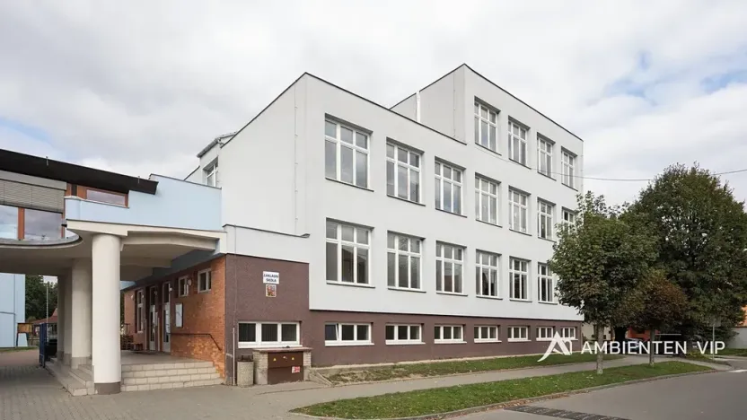 Prodej obchodního prostoru, Újezd u Brna, Nádražní, 901 m2