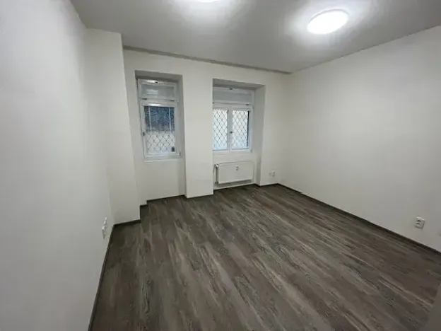 Pronájem bytu 2+kk, Praha - Žižkov, Jeseniova, 45 m2