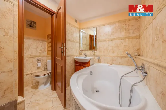 Prodej bytu 4+1, Litoměřice - Pokratice, Ladova, 77 m2