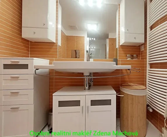 Pronájem bytu 2+kk, Praha - Strašnice, Gutova, 48 m2