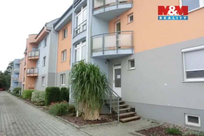 Pronájem bytu 1+kk, Praha, Ve žlíbku, 43 m2