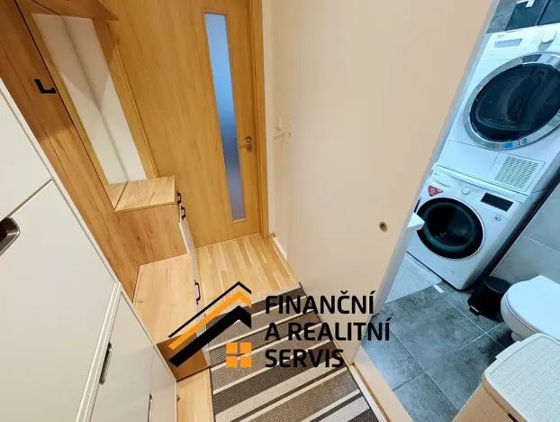 Prodej bytu 2+1, Milovice, Spojovací, 45 m2