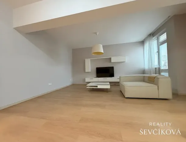 Pronájem bytu 3+kk, Hradec Králové, Gočárova třída, 76 m2