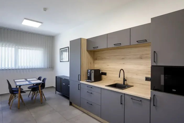 Pronájem kanceláře, Praha - Uhříněves, Přátelství, 50 m2