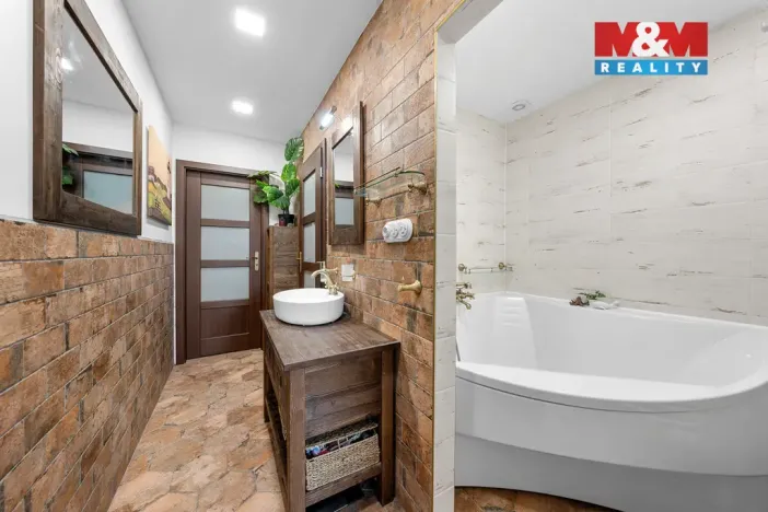 Prodej bytu 4+1, Chlumec, Vyklická, 98 m2