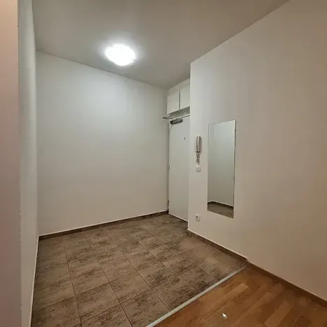 Pronájem bytu 2+1, Praha - Smíchov, Podbělohorská, 41 m2