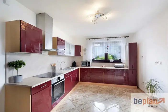 Prodej rodinného domu, Květnice, V Zelených, 300 m2