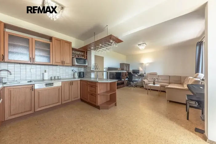 Prodej bytu 4+kk, Praha - Čakovice, Ke stadionu, 82 m2