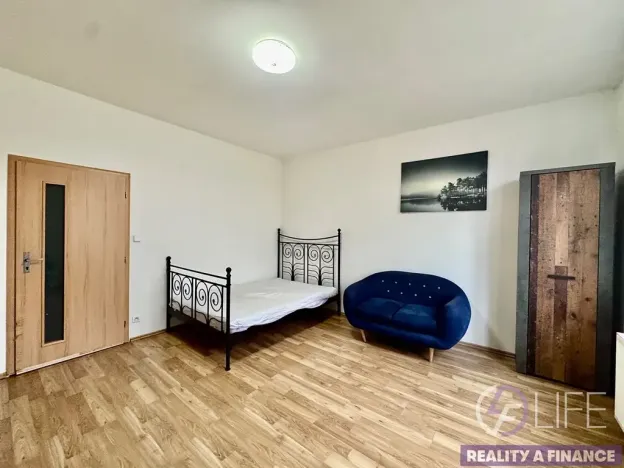 Pronájem bytu 1+1, Hostinné, Nákladní, 48 m2