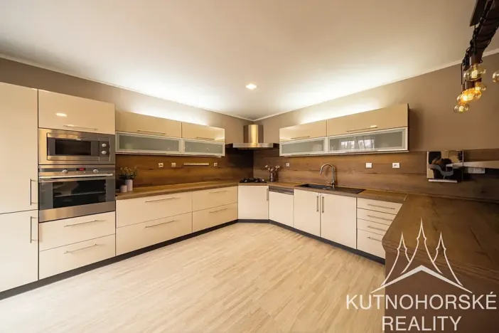 Prodej komerční nemovitosti, Kutná Hora, Zvěřinova, 318 m2