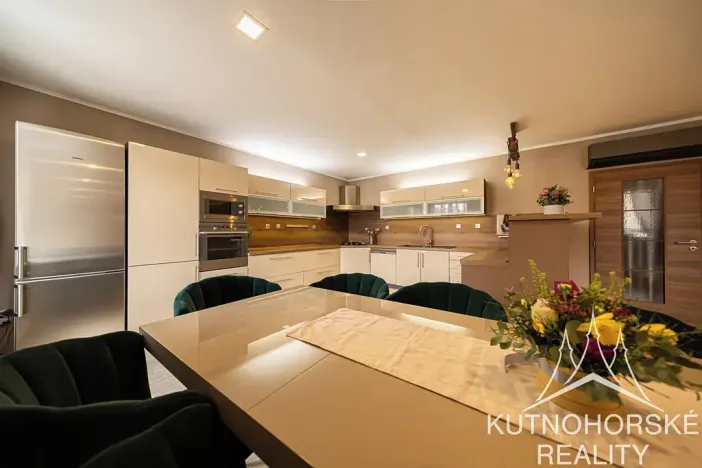 Prodej komerční nemovitosti, Kutná Hora, Zvěřinova, 318 m2