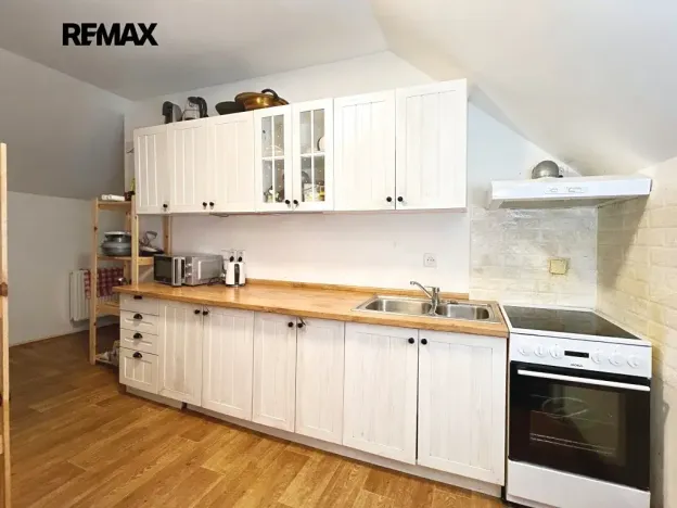 Pronájem atypického bytu, Drahelčice, V Brance, 164 m2