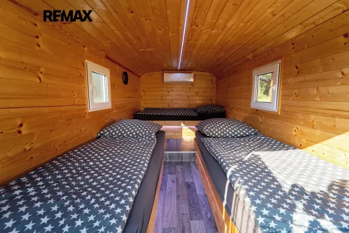 Prodej komerční nemovitosti, Chrášťany, 10917 m2