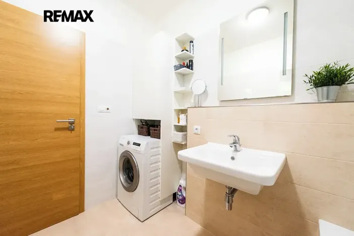 Pronájem bytu 2+kk, Praha - Vysočany, Sousedíkova, 55 m2